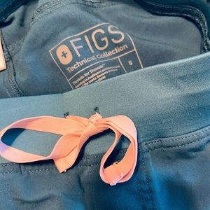 Like new Caribbean blue Figs Kade scrub pants